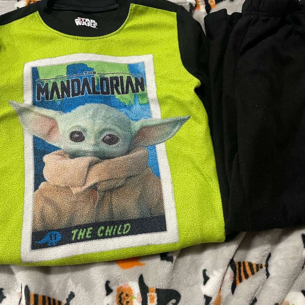 Star Wars Mandalorian The Child Pajama Set - Green and Black